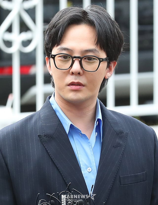 마약 투약 혐의를 받고 있는 가수 지드래곤(본명 권지용)이 6일 오후 인천 남동구 논현경찰서에 출석하며 입장을 밝히고 있다. 지드래곤은 이날 인천경찰청 마약범죄수사계에 피의자 신분으로 자진 출석해 첫 경찰 조사를 받는다. 2023.11.06 /사진=김창현