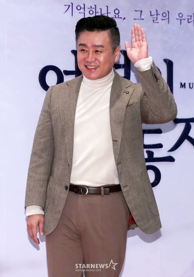 배우 이광기가 4일 오후 서울 종로구 세종문화회관에서 진행된 뮤지컬 '여명의 눈동자' VIP 시사회에 참석해 포즈를 취하고 있다.