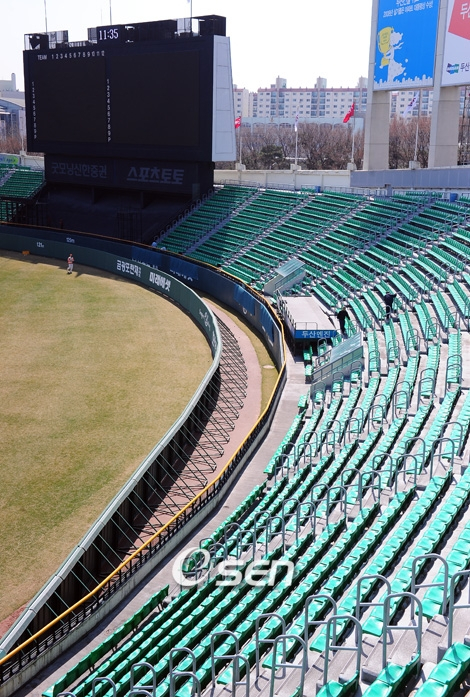 2009~2010년 잠실구장의 LG 'X존' 모습. 사진 왼쪽이 간이 펜스. /사진=OSEN