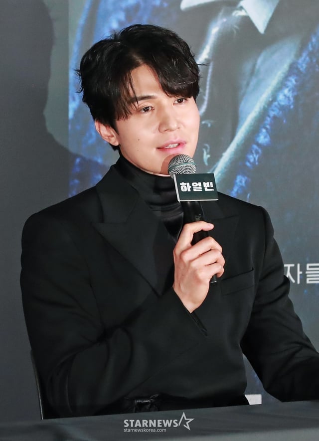 배우 이동욱이 18일 오후 서울 CGV용산아이파크몰에서 진행된 영화 '하얼빈'(감독 우민호) 언론배급시사회 및 기자간담회에 참석해 질문에 답하고 있다. /2024.12.18 /사진=이동훈 photoguy@