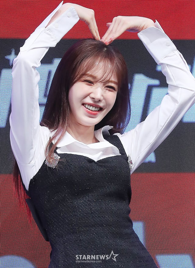 가수 웬디가 31일 오후 서울 영등포구 여의도동 KBS 아트홀에서 진행된 KBS 2TV 예능 '더 딴따라' 제작발표회에 참석해 포즈를 취하고 있다. '더 딴따라'는 노래, 춤, 연기, 예능 다 되는 딴따라 찾기 프로젝트로 원조 딴따라 박진영이 KBS와 손을 잡고 선보이는 새로운 버라이어티 오디션 프로그램. 11월 3일 첫 방송. 2024.10.31 /사진=김창현 chmt@