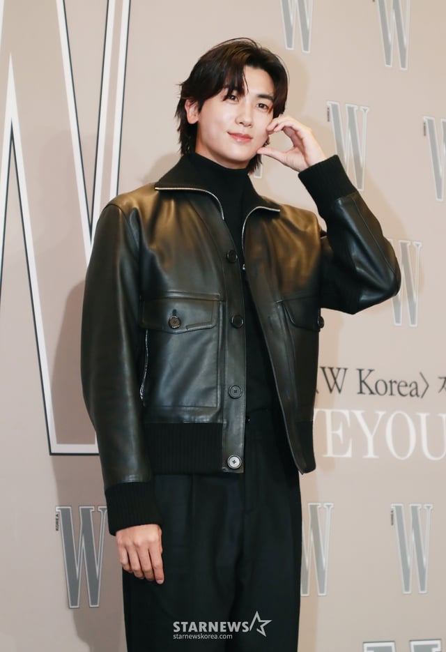 배우 박형식이 14일 오후 서울 광화문 포시즌스 호텔에서 진행된 제19회 W코리아 유방암 인식 향상 캠페인 자선 행사에 참석해 포즈를 취하고 있다. /2024.10.14 /사진=이동훈