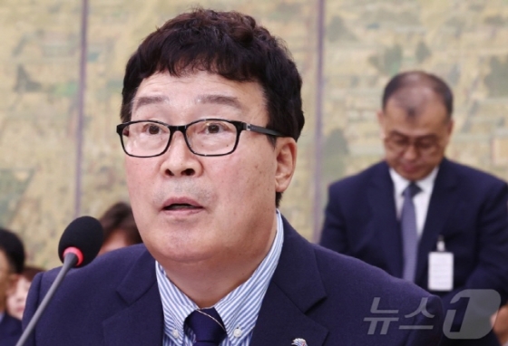 지난 10월 10일 국회 현안질의에 참석해 문체위원들의 질의에 답하는 김택규 대한배드민턴협회장. /사진=뉴스1