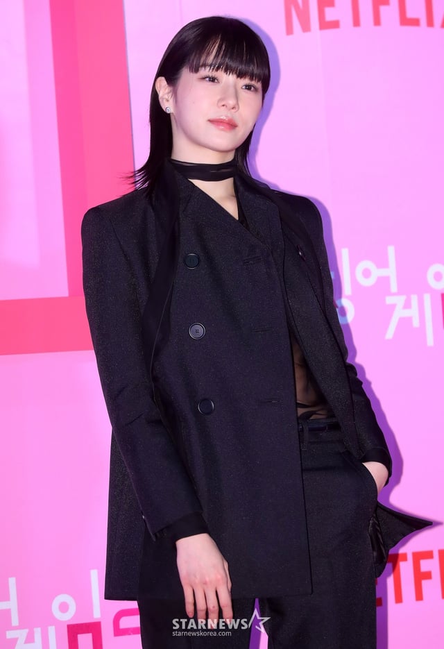 배우 박규영이 9일 오후 서울 중구 동대문디자인플라자에서 진행된 넷플릭스 시리즈 '오징어 게임 시즌2' 핑크카펫에 참석해 포즈를 취하고 있다. '오징어 게임 시즌2'는 복수를 다짐하고 다시 돌아와 게임에 참가하는 '기훈'(이정재)과 그를 맞이하는 '프론트맨'(이병헌)의 치열한 대결, 그리고 다시 시작되는 진짜 게임을 담은 이야기다. 오는 26일 공개. 2024.12.9 /사진=김창현 chmt@