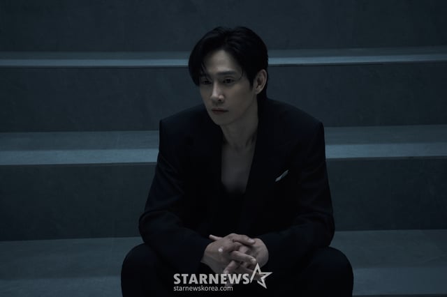 배우 박성훈이 8일 오후 서울 종로구의 한 카페에서 진행된 넷플릭스 시리즈 '오징어 게임2' 관련 인터뷰를 위해 포즈를 취하고 있다. 박성훈은 극 중 트랜스젠더 현주 역을 맡아 열연했다. / 사진제공=넷플릭스 /사진=김창현 chmt@