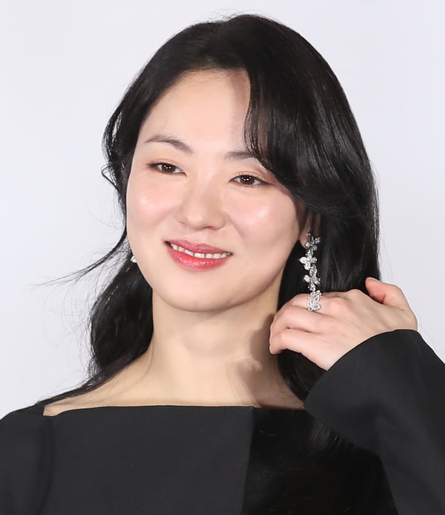 (서울=뉴스1) 권현진 기자 = 배우 전여빈이 16일 서울 용산구 CGV 용산아이파크몰에서 열린 영화 '검은 수녀들'(감독 권혁재) 제작보고회에서 미소를 짓고 있다. '검은 수녀들'은 강력한 악령에 사로잡힌 소년을 구하기 위해 금지된 의식에 나서는 사람들의 이야기를 그린 작품이다. 2024.12.16/뉴스1 Copyright (C) 뉴스1. All rights reserved. 무단 전재 및 재배포, AI학습 이용 금지. /사진=(서울=뉴스1) 권현진 기자