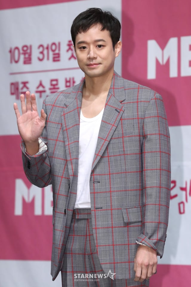 배우 천정명이 31일 오후 강남구 논현동 임피리얼팰리스서울에서 열린 MBN 드라마 '설렘주의보' 제작발표회에서 포즈를 취하고 있다.