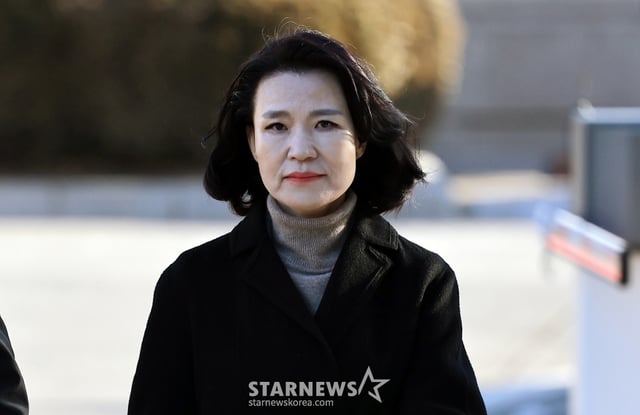 (서울=뉴스1) 박정호 기자 = 이진숙 방송통신위원장이 15일 오전 서울시 종로구 재동 헌법재판소 대심판정에서 열린 탄핵심판 3회 변론기일에 출석하고 있다. 2025.1.15/뉴스1  Copyright (C) 뉴스1. All rights reserved. 무단 전재 및 재배포,  AI학습 이용 금지. /사진=(서울=뉴스1) 박정호 기자