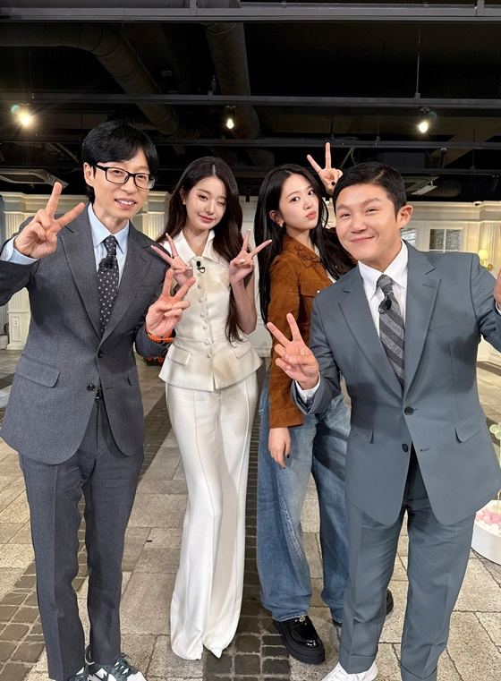 (왼쪽부터) 유재석, 장원영, 안유진, 조세호 /사진=tvN ‘유 퀴즈 온 더 블럭’