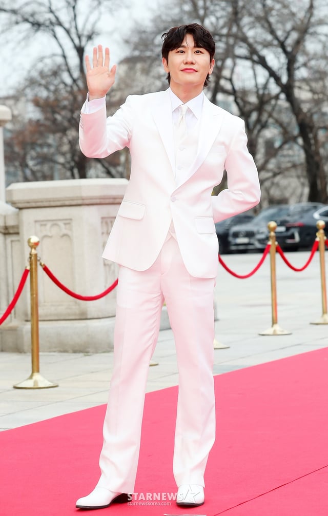 가수 영탁이 27일 오후 서울 동대문구 경희대학교 평화의 전당에서 열린 '2024 유니버설 슈퍼스타 어워즈(Universal Superstar Awards)'에서 레드카펫을 밟고 있다. 2024.03.27 /사진=김창현