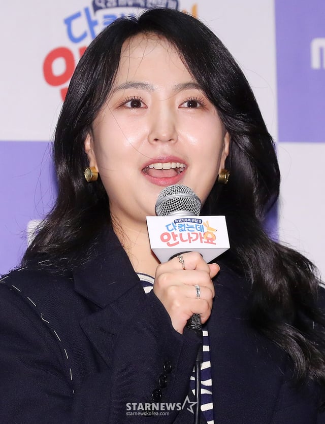 전민경 PD가 17일 오전 서울 마포구 상암동 스탠포드 호텔에서 진행된 MBC에브리원 '다 컸는데 안 나가요' 제작발표회에 참석해 인사말을 하고 있다. '다 컸는데 안 나가요'는 높은 물가와 집값 상승으로 청년 2명 중 1명이 '캥거루족'이라는 요즘 시대에 부모님과 함께 살아가는 스타들의 일상을 공개하는 관찰 예능 프로그램이다. 오는 18일 첫 방송. 2025.01.17 /사진=김창현 chmt@