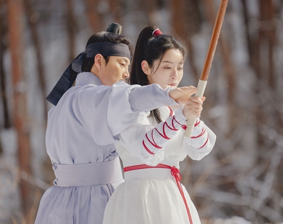 왼쪽부터 이현욱, 차주영 /사진=tvN, TVING