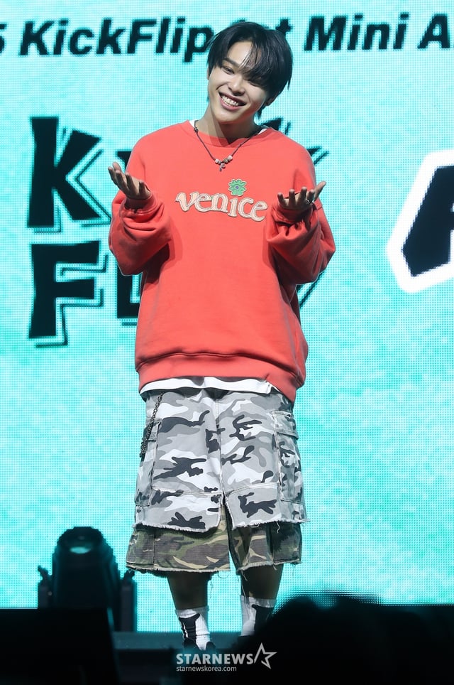 JYP 신인 그룹 킥플립(KickFlip) 아마루가 20일 오후 서울 광진구 예스24 라이브홀에서 진행된 첫 미니 앨범 'Flip it, Kick it!'(플립 잇, 킥 잇!) 발매 기념 쇼케이스에 참석해 포즈를 취하고 있다. 킥플립의 이번 데뷔 앨범에는 타이틀곡 'Mama Said (뭐가 되려고?)'를 필두로 '응 그래', 'WARRIORS'(워리어스), 'Knock Knock'(낙 낙), 'Like A Monster'(라이크 어 몬스터), '내일에서 만나'까지 총 6트랙이 수록됐다. 2025.01.20 /사진=김창현 chmt@