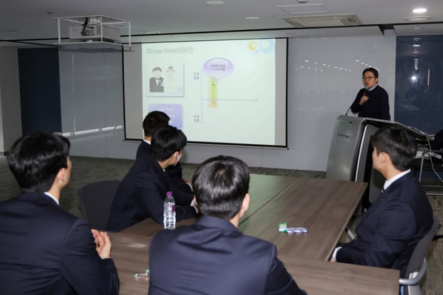 두산 베어스의 신인 부모님 초청 행사 모습. /사진=두산 베어스 제공