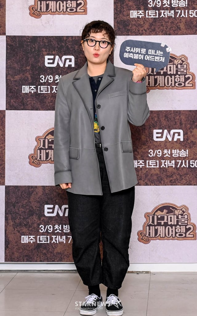 여행 크리에이터 원지가 7일 오후 서울 서대문구의 한 카페에서 진행된 ENA 여행 예능 '지구마불 세계여행2' 제작발표회에 참석해 포즈를 취하고 있다.  '지구마불 세계여행'은 여행 크리에이터 3대장 빠니보틀, 원지, 곽튜브가 김태호 PD가 설계한 현실판 부루마불 게임에 참여해, 주사위에 운명을 맡긴 채 세계 여행을 떠나는 여행 프로그램이다. / 사진제공 = ENA /사진=김창현