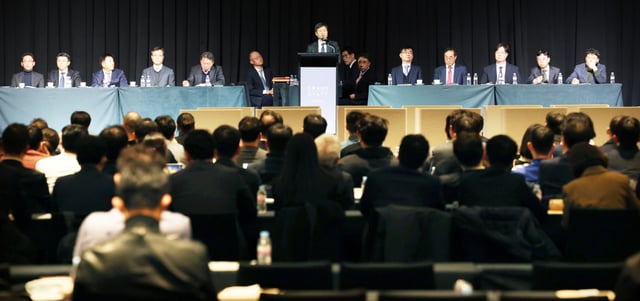 고려아연의 경영권 분쟁 향배를 가늠할 임시 주주총회가 23일 서울 그랜드 하얏트 서울에서 진행된 가운데  박기덕 고려아연 사장이 진행하고 있다. /사진제공=머니S