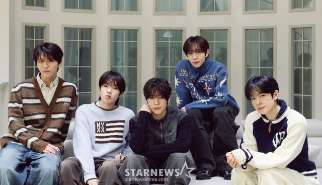 엔시티 위시(NCT WISH)가 서울 성동구 SM엔터테인먼트 사옥에서 진행된 '제 9회 아시아 아티스트 어워즈'(The 9th Asia Artist Awards, 이하 'AAA 2024')' 수상 인터뷰에 앞서 포즈를 취하고 있다. . /사진=김창현 chmt@