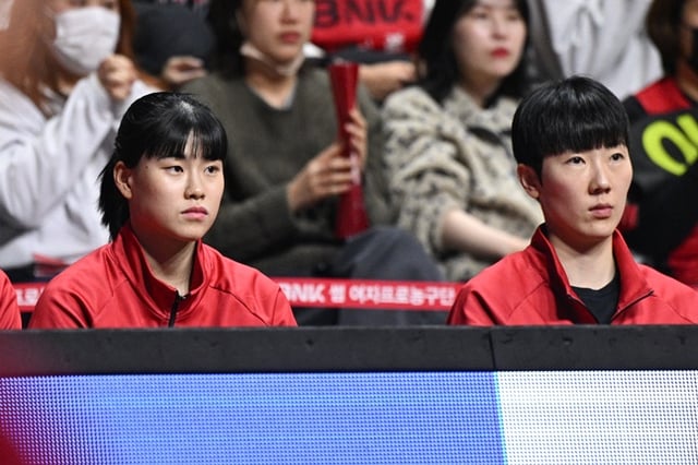 BNK 이소희(왼쪽)와 박혜진. /사진=WKBL 제공