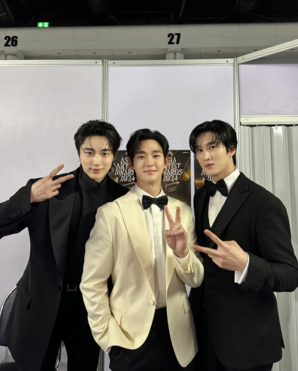 'AAA 2024'에서 만난 (왼쪽부터) 변우석, 김수현, 안보현 /사진=변우석 인스타그램 캡처