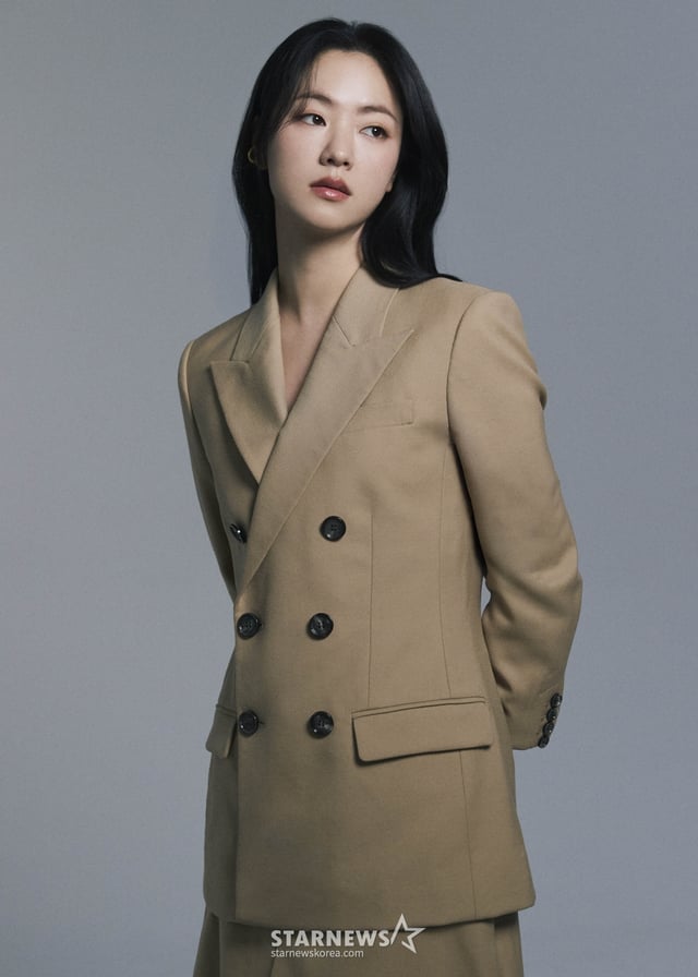 영화 '검은 수녀들'의 배우 전여빈이 21일 진행된 라운드 인터뷰를 위해 포즈를 취하고 있다. /사진제공=매니지먼트mmm 2025.01.21 /사진=이동훈 photoguy@