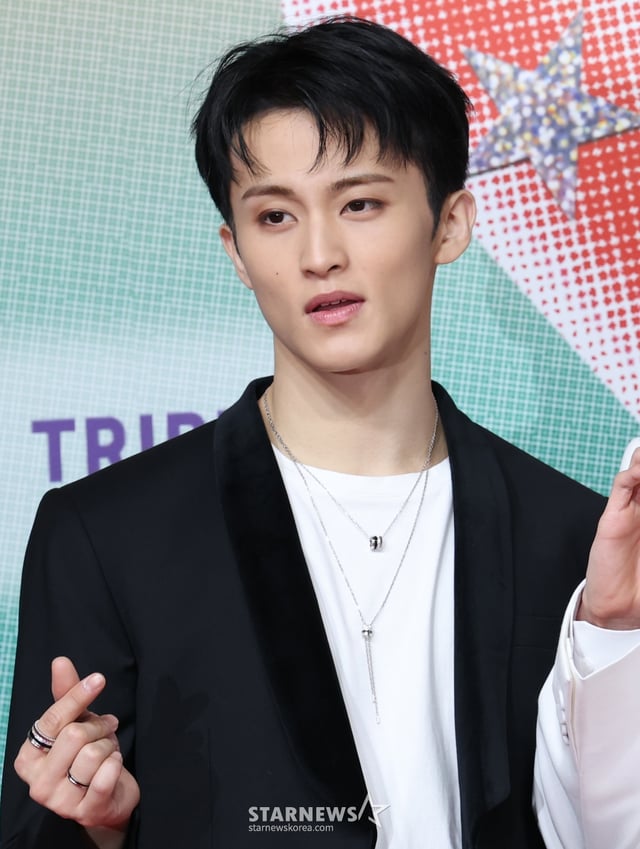 (인천=뉴스1) 권현진 기자 = NCT 드림 마크가 크리스마스인 25일 인천 인스파이어 아레나에서 열린 ‘2024 SBS 가요대전’(이하 ‘가요대전’) 레드카펫 행사에 참석해 포즈를 취하고 있다. 2024.12.25/뉴스1 Copyright (C) 뉴스1. All rights reserved. 무단 전재 및 재배포, AI학습 이용 금지. /사진=(인천=뉴스1) 권현진 기자
