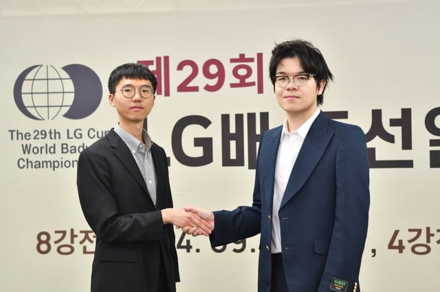 변상일(왼쪽) 9단과 커제 9단. /사진=한국기원 제공