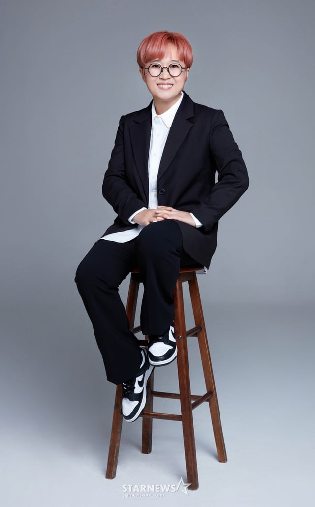 영화 '오픈 더 도어'의 제작자 송은이가 25일 진행된 인터뷰를 위해 포즈를 취하고 있다. '오픈 더 도어'는 미국 뉴저지 한인 세탁소 살인 사건 이후 7년, 비밀의 문을 열어버린 한 가족의 숨겨진 진실을 그린 미스터리 심리 스릴러다. /사진제공=컨텐츠랩비보 2023.10.25 /사진=이동훈