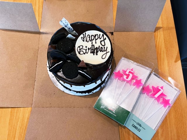 두산 베어스 새 외국인 투수 콜 어빈의 생일 케이크 및 초. /사진=두산 베어스 제공
