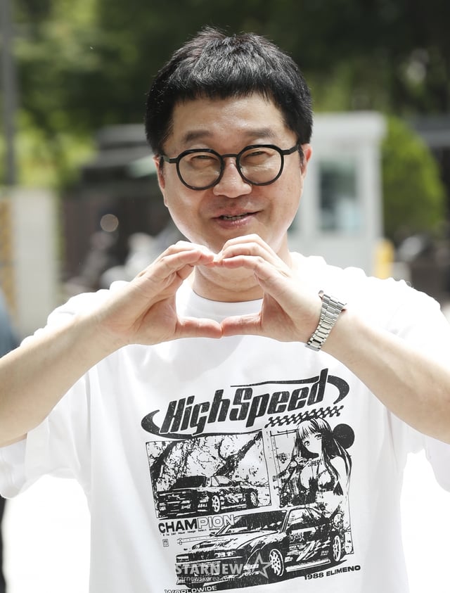 (서울=뉴스1) 권현진 기자 = 방송인 지상렬이 라디오 '뜨거우면 지상렬' 생방송을 위해 30일 서울 양천구 목동SBS에 도착해 인사를 하고 있다. 2024.7.30/뉴스1 Copyright (C) 뉴스1. All rights reserved. 무단 전재 및 재배포, AI학습 이용 금지. /사진=(서울=뉴스1) 권현진 기자