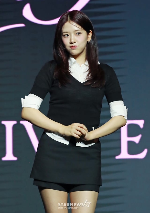 걸그룹 아이브 안유진이 3일 오후 서울 여의도 콘래드호텔에서 진행된 세 번째 미니 앨범 ‘아이브 엠파시'(IVE EMPATHY) 발매기념 기자간담회에 참석해 포즈를 취하고 있다. /2024.02.03 /사진=이동훈 photoguy@