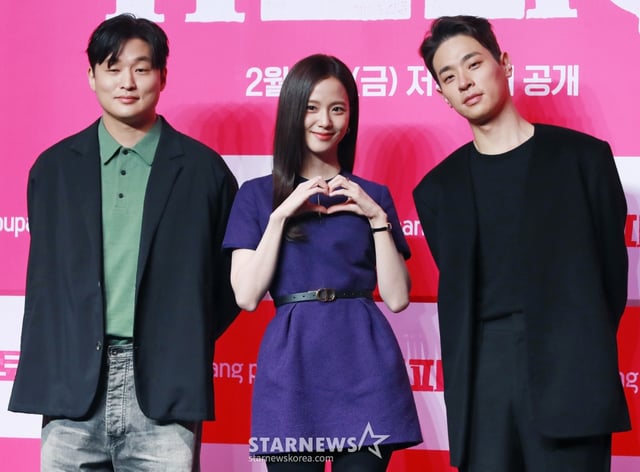 윤상현 감독, 배우 지수, 박정민이 7일 오전 서울 여의도 콘래드호텔에서 진행된 쿠팡플레이 오리지널 시리즈 '뉴토피아' 제작발표회에서 포즈를 취하고 있다.  군인 재윤과 곰신 영주가 좀비에 습격당한 서울 도심을 가로질러 서로에게 달려가는 이야기 '뉴토피아'는 2월 7일 공개된다. /2025.01.07 /사진=이동훈 photoguy@