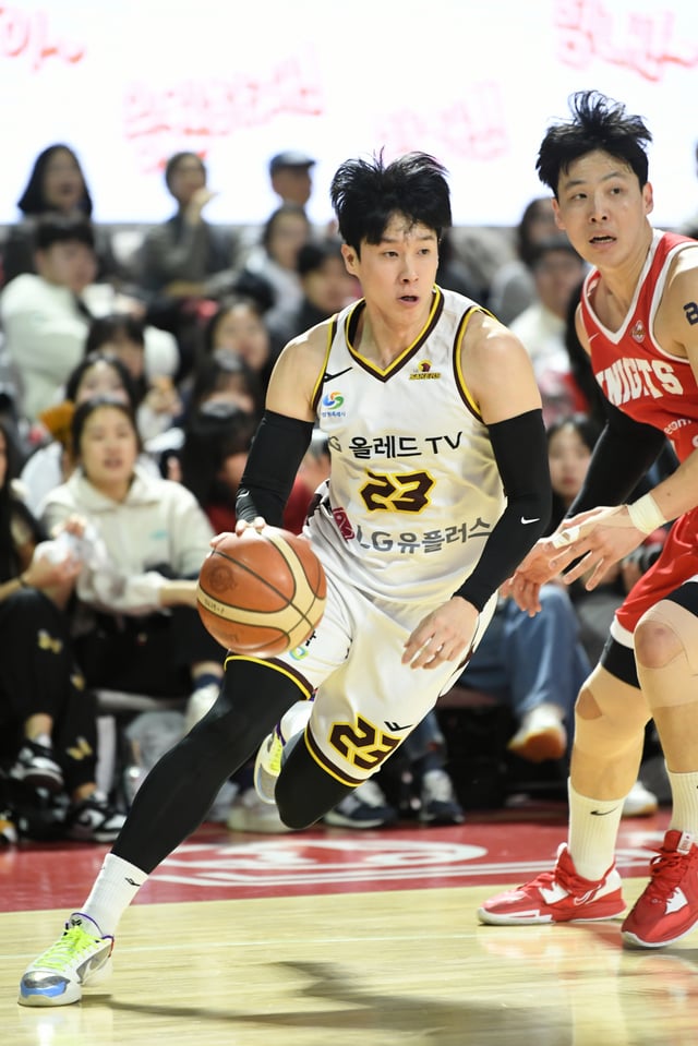 돌파하는 전성현의 모습. /사진=KBL 제공