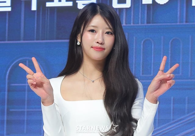 가수 미주가 4일 오전 서울 강남구 논현동 엘리에나호텔에서 진행된 엠넷 예능 '커플팰리스2' 제작발표회에 참석해 포즈를 취하고 있다.   '커플팰리스2'는 완벽한 결혼 상대를 찾는 싱글남녀들을 위한 대규모 커플 매칭 서바이벌로, '결혼정보회사(결정사)' 못지않은 극사실적 매칭 시스템을 통해 평생을 함께하고 싶은 동반자를 찾는 스토리를 담아낸다. 오는 5일 첫 방송. 2025.02.04 /사진=김창현 chmt@