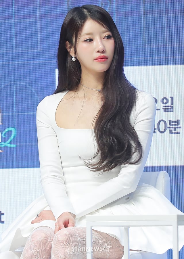 가수 미주가 4일 오전 서울 강남구 논현동 엘리에나호텔에서 진행된 엠넷 예능 '커플팰리스2' 제작발표회에서 미모를 뽐내고 있다. '커플팰리스2'는 완벽한 결혼 상대를 찾는 싱글남녀들을 위한 대규모 커플 매칭 서바이벌로, '결혼정보회사(결정사)' 못지않은 극사실적 매칭 시스템을 통해 평생을 함께하고 싶은 동반자를 찾는 스토리를 담아낸다. 오는 5일 첫 방송. 2025.02.04 /사진=김창현 chmt@
