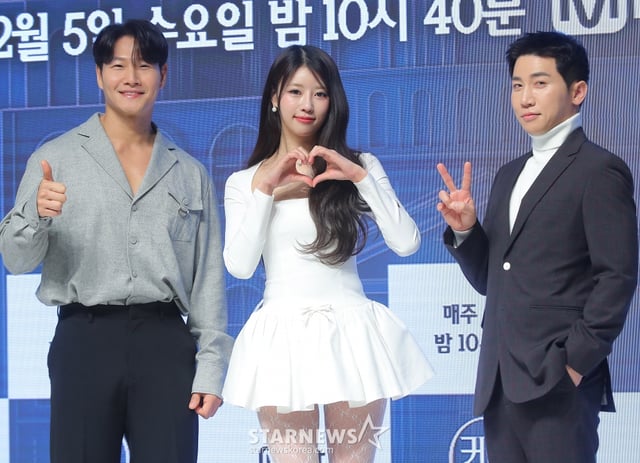 가수 김종국, 미주, 방송인 유세윤이 4일 오전 서울 강남구 논현동 엘리에나호텔에서 진행된 엠넷 예능 '커플팰리스2' 제작발표회에 참석해 포즈를 취하고 있다. '커플팰리스2'는 완벽한 결혼 상대를 찾는 싱글남녀들을 위한 대규모 커플 매칭 서바이벌로, '결혼정보회사(결정사)' 못지않은 극사실적 매칭 시스템을 통해 평생을 함께하고 싶은 동반자를 찾는 스토리를 담아낸다. 오는 5일 첫 방송. 2025.02.04 /사진=김창현 chmt@