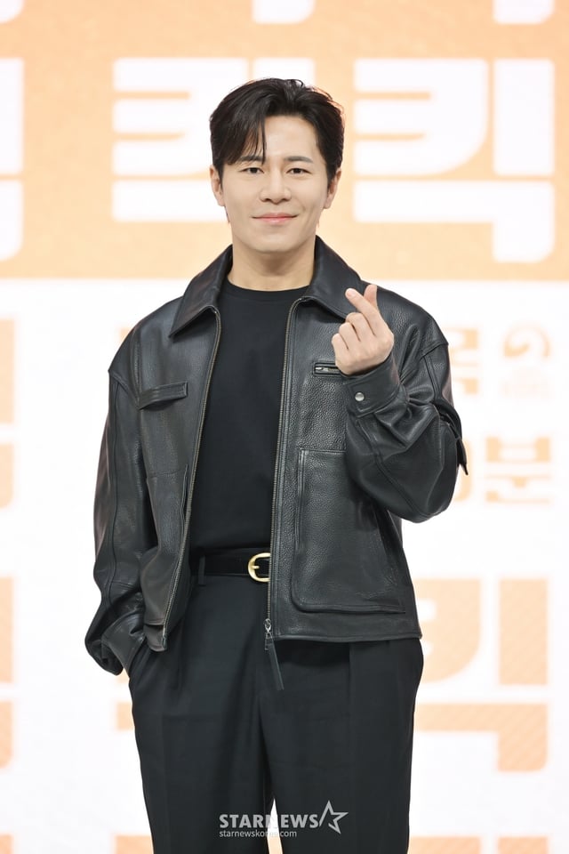 배우 이규형이 5일 오전 온라인으로 진행된 KBS 2TV 수목드라마 '킥킥킥킥' 제작발표회에 참석해 포즈를 취하고 있다. '킥킥킥킥'은 천만배우 지진희(지진희 분)와 한때 스타PD 조영식PD(이규형 분)가 콘텐츠 제작사를 설립하고 구독자 300만을 향해 달려가는 오피스 코미디 드라마다. / 사진제공=KBS /사진=김창현 chmt@