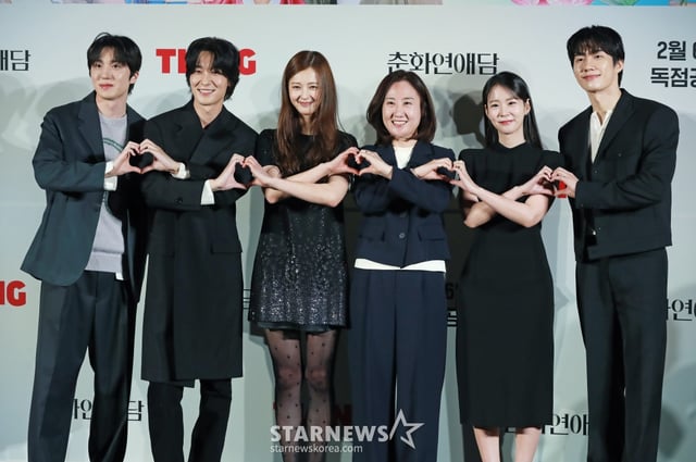 배우 강찬희, 장률, 고아라, 이광영 감독, 배우 한승연, 손우현이 5일 오후 서울 CGV용산아이파크몰에서 진행된 티빙 오리지널 시리즈 '춘화연애담' 제작발표회에 참석해 포즈를 취하고 있다. 파격적인 야설집 '춘화연애담'으로 도성이 들썩이는 가운데, 첫사랑에 실패한 공주 '화리'가 직접 부마를 찾겠다는 선언에 도성 최고 바람둥이 '환'과 1등 신랑감 '장원'이 휘말리게 되면서 벌어지는 로맨틱 청춘사극 '춘화연애담'은 오는 6일 공개된다. /2025.02.05 /사진=이동훈 photoguy@