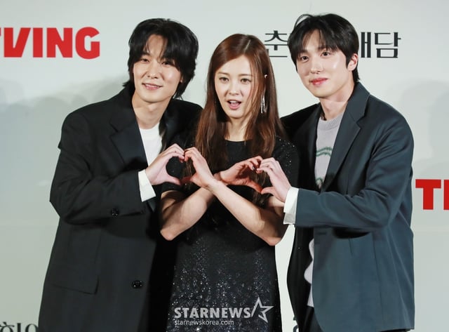 배우 장률, 고아라, 강찬희가 5일 오후 서울 CGV용산아이파크몰에서 진행된 티빙 오리지널 시리즈 '춘화연애담' 제작발표회에 참석해 포즈를 취하고 있다. 파격적인 야설집 '춘화연애담'으로 도성이 들썩이는 가운데, 첫사랑에 실패한 공주 '화리'가 직접 부마를 찾겠다는 선언에 도성 최고 바람둥이 '환'과 1등 신랑감 '장원'이 휘말리게 되면서 벌어지는 로맨틱 청춘사극 '춘화연애담'은 오는 6일 공개된다. /2025.02.05 /사진=이동훈 photoguy@