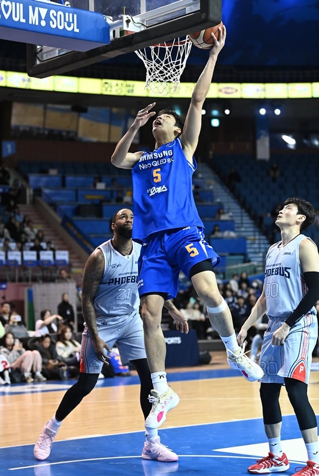 삼성 이원석이 골밑슛을 시도하고 있다. /사진=KBL 제공