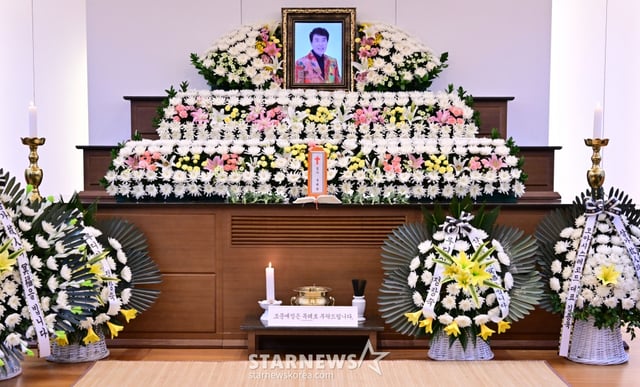 심장마비로 별세한 '국민 트로트 가수' 故송대관(향년 78세)의 빈소가 7일 오후 서울 종로구 서울대학교병원 장례식장에  마련됐다. 발인은 9일 오전 11시, 장지는 서울추모공원. /사진공동취재단 2025.02.07 /사진=이동훈 photoguy@