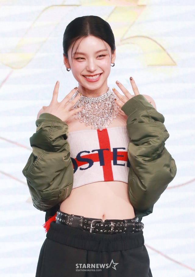 걸그룹 있지(ITZY) 예지가 15일 오후 서울 여의도 콘래드호텔에서 진행된 새 미니 앨범 'GOLD'(골드) 발매기념 기자간담회에 앞서 포즈를 취하고 있다. /2024.10.15 /사진=이동훈