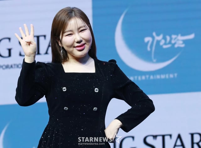 가수 송가인이 11일 오후 서울 강서구 스카이아트홀에서 진행된 정규 4집 ‘가인;달’ 발매기념 쇼케이스에서 포즈를 취하고 있다. /2025.02.11 /사진=이동훈 photoguy@