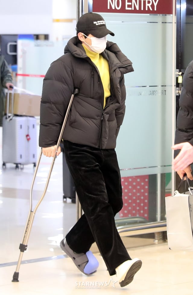가수 겸 배우 이준호가 일본 팬미팅 일정을 마치고 10일 오후 서울 김포국제공항을 통해 입국하고 있다. 2025.02.10 /사진=임성균 tjdrbs23@