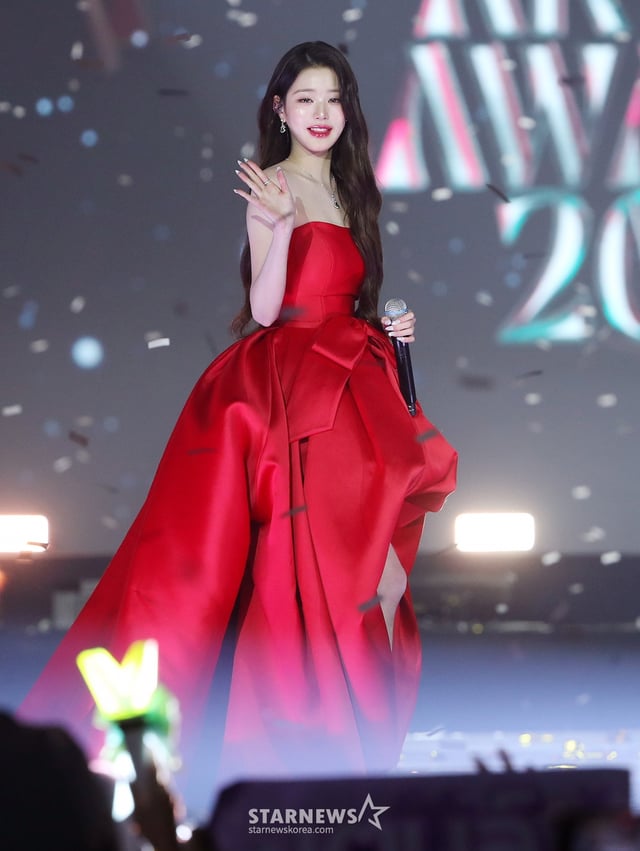 아이브 장원영이 지난해 12월 27일 태국 방콕 임팩트 챌린저 홀 1-2(IMPACT Challenger Hall 1-2)에서 진행된 '제 9회 아시아 아티스트 어워즈'(The 9th Asia Artist Awards, 이하 'AAA 2024')'에 참석해 멋진 무대를 선보이고 있다.  장원영은 이날 'AAA 2024'에서 'AAA 아시아 셀러브리티', '퀸 오브 AAA'를 수상했다. /사진=김창현 chmt@