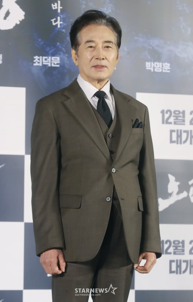 배우 백윤식이 15일 오전 서울 광진구 롯데시네마 건대입구점에서 진행된 영화 '노량: 죽음의 바다'(감독 김한민) 제작발표회에 참석해 포즈를 취하고 있다. /2023.11.15 /사진=이동훈