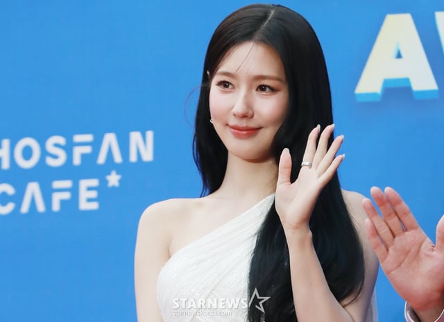 가수 미연이 15일 오후 서울 중구 장충체육관에서 진행된 '한터뮤직어워즈 2024' 레드카펫행사에 참석해 포즈를 취하고 있다. /2025.02.15 /사진=이동훈 photoguy@