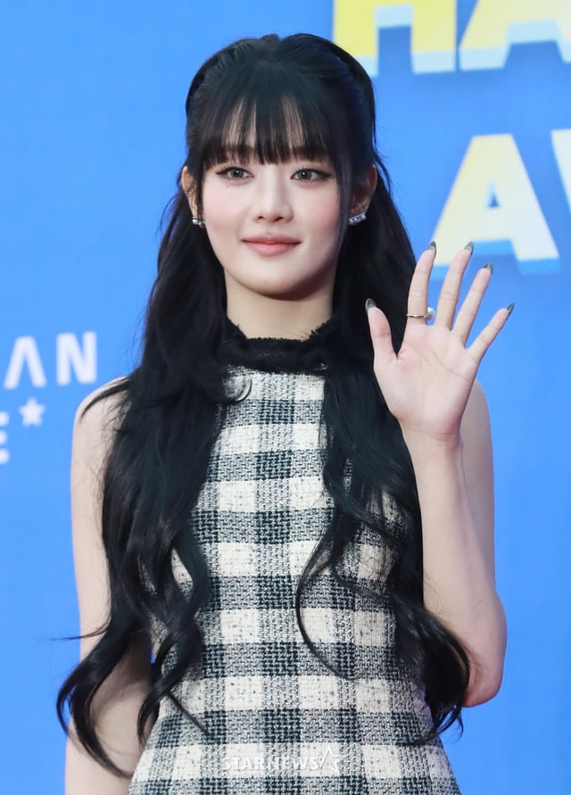 가수 민니가 15일 오후 서울 중구 장충체육관에서 진행된 '한터뮤직어워즈 2024' 레드카펫행사에 참석해 포즈를 취하고 있다. /2025.02.15 /사진=이동훈 photoguy@