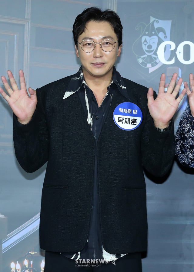 가수 탁재훈이 27일 오후 서울 성동구 메가박스 성수에서 진행된 넷플릭스 예능 '코미디 로얄' 제작발표회에 참석해 포즈를 취하고 있다.  '코미디 로얄'은 K-코미디를 대표하는 20인이 넷플릭스 단독 쇼 런칭 기회를 두고 나이, 경력, 계급장 떼고 붙은 웃음 배틀 예능이다. 오는 28일 공개. 2023.11.27 /사진=김창현