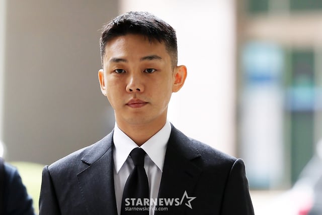 [서울=뉴시스] 김명년 기자 = 상습 마약 투약 혐의로 기소된 배우 유아인(본명 엄홍식)이 24일 오후 서울 서초구 서울중앙지방법원에서 열린 7차 공판에 출석하고 있다. 2024.07.24. kmn@newsis.com /사진=김명년