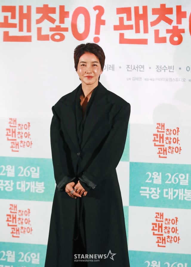 배우 진서연이 18일 오후 서울 CGV용산아이파크몰에서 진행된 영화 '괜찮아, 괜찮아, 괜찮아'(감독 김혜영) 언론배급시사회 및 기자간담회에 참석해 포즈를 취하고 있다. 혼자서는 서툴지만 함께라서 괜찮은 이들이 서로의 행복을 찾아가는 이야기 '괜찮아, 괜찮아, 괜찮아'는 오는 26일 개봉한다. /2025.02.18 /사진=이동훈 photoguy@
